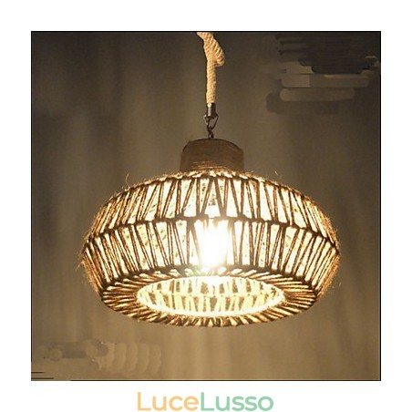 Lampadario creativo vintage, realizzato a mano. Lampadario creativo vintage, realizzato a mano.