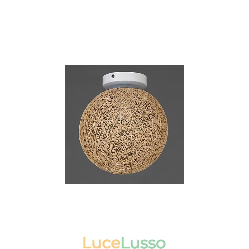 La canna compone la palla di canapa in modo creativo e per assorbire la luce della cupola