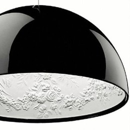 Lampada a sospensione moderna in resina dipinta e contemporanea