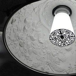 Lampada a sospensione moderna in resina dipinta e contemporanea