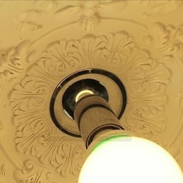 Lampada a sospensione moderna in resina dipinta e contemporanea