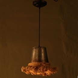 Rendi creativo il vecchio lampadario con la corda