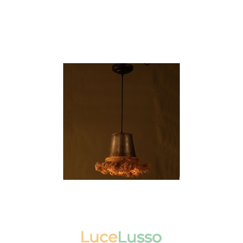 Rendi creativo il vecchio lampadario con la corda