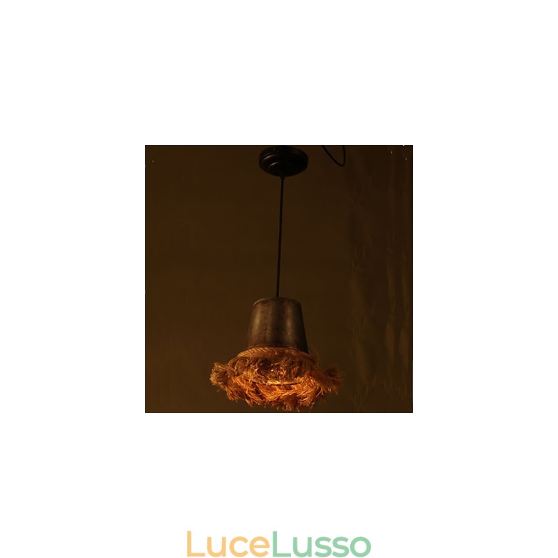 Rendi creativo il vecchio lampadario con la corda