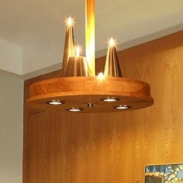 Pendente in legno massello caldo ed elegante americano