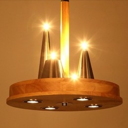Pendente in legno massello caldo ed elegante americano