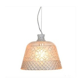 Il lampadario con pendente intagliato in vetro artistico decorativo