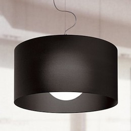 Lampada a sospensione in ferro con paralume nero