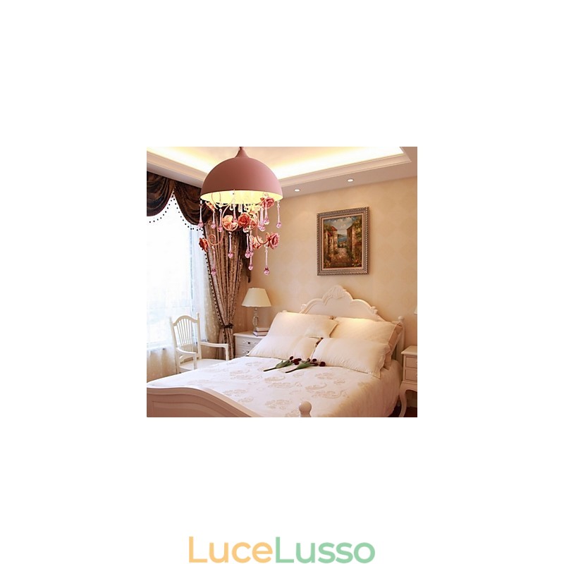 Una piccola lampada da giardino di rose rosa, lampada da principessa in ferro