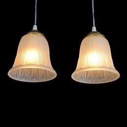 Pendente in bronzo con quattro luci, paralume in vetro, modello europeo retrò classico