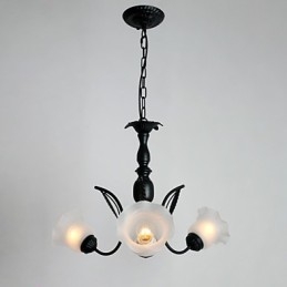 Lampadario in metallo dipinto in stile classico tradizionale