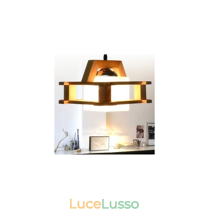 Lampada in legno massello