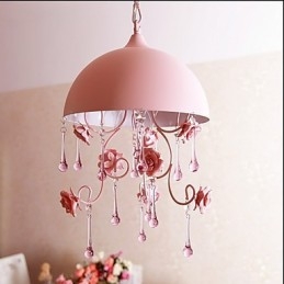 Una piccola lampada da giardino di rose rosa, lampada da principessa in ferro