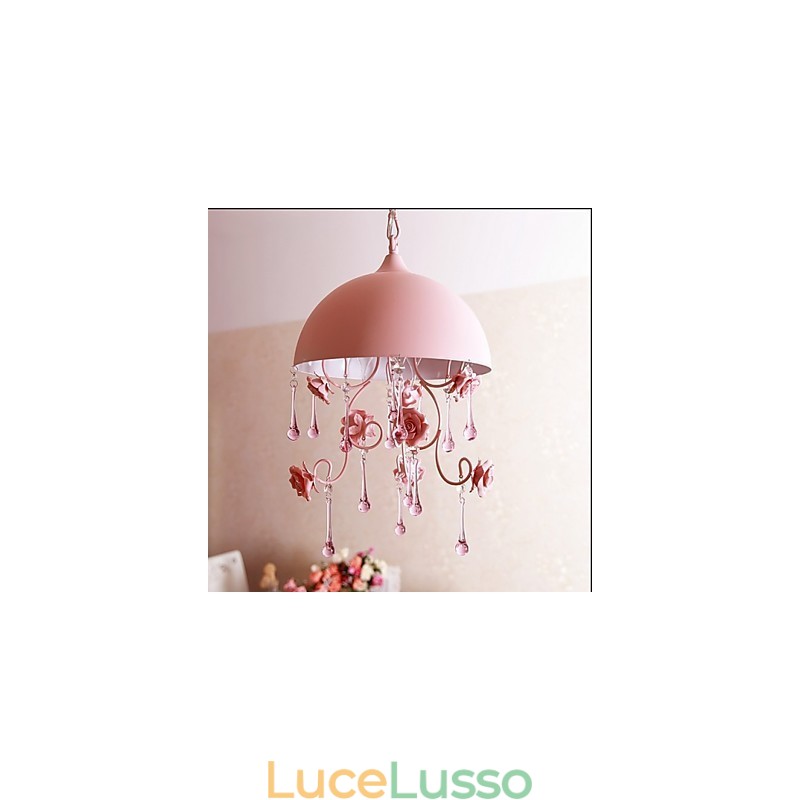Una piccola lampada da giardino di rose rosa, lampada da principessa in ferro