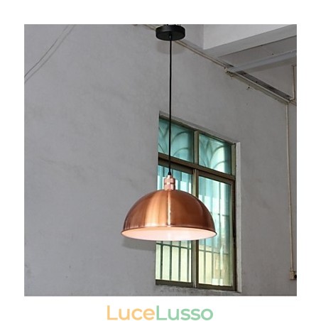 Un lampadario retrò in ferro unico Un lampadario retrò in ferro unico
