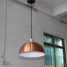 Un lampadario retrò in ferro unico