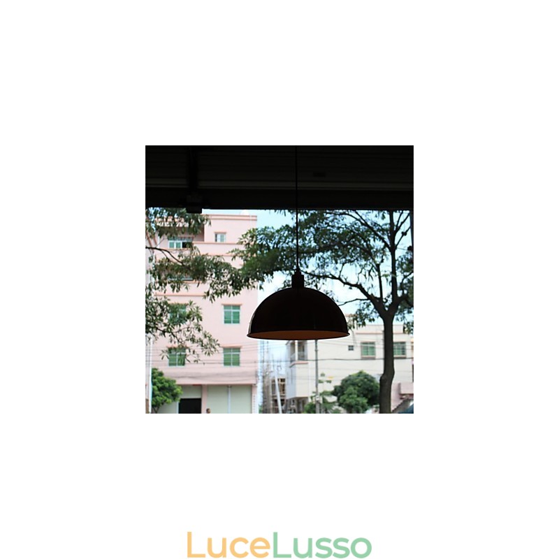 Un lampadario retrò in ferro unico