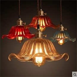 Il lampadario in vetro con fiori retrò Old Shanghai con cappuccio in rame