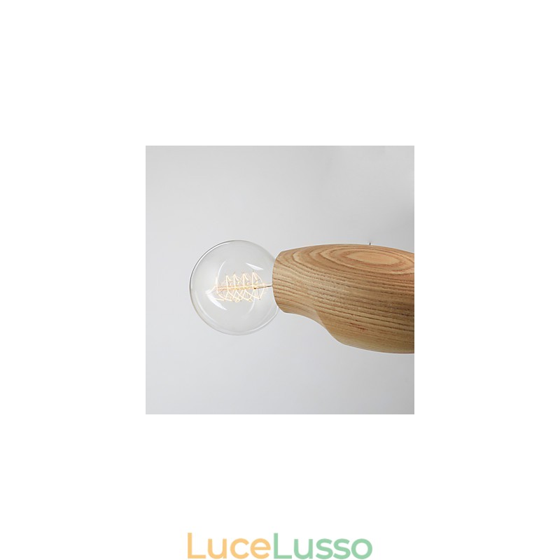 Individualità artistica creativa contratta restaurando antichi modi di legno api lampada a goccia