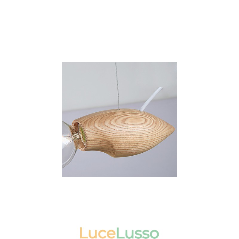 Individualità artistica creativa contratta restaurando antichi modi di legno api lampada a goccia
