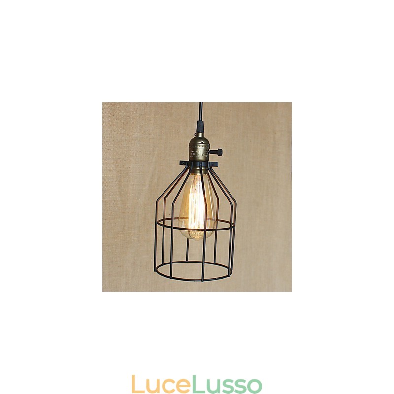 L'industria rurale americana ha assunto un singolo capo per un piccolo lampadario in ferro creativo