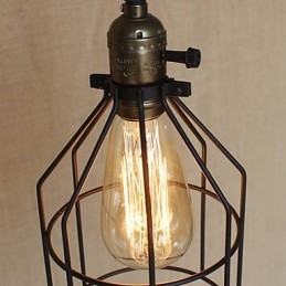 L'industria rurale americana ha assunto un singolo capo per un piccolo lampadario in ferro creativo