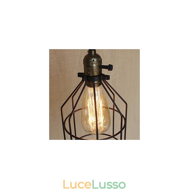 L'industria rurale americana ha assunto un singolo capo per un piccolo lampadario in ferro creativo