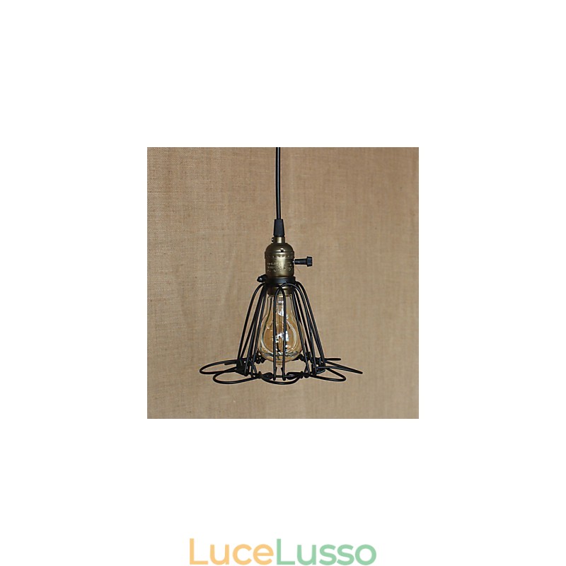L'industria rurale americana ha assunto un singolo capo per un piccolo lampadario in ferro creativo