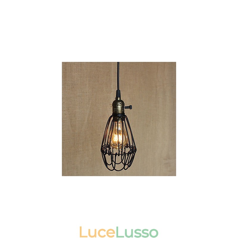 L'industria rurale americana ha assunto un singolo capo per un piccolo lampadario in ferro creativo