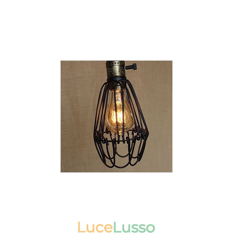 L'industria rurale americana ha assunto un singolo capo per un piccolo lampadario in ferro creativo