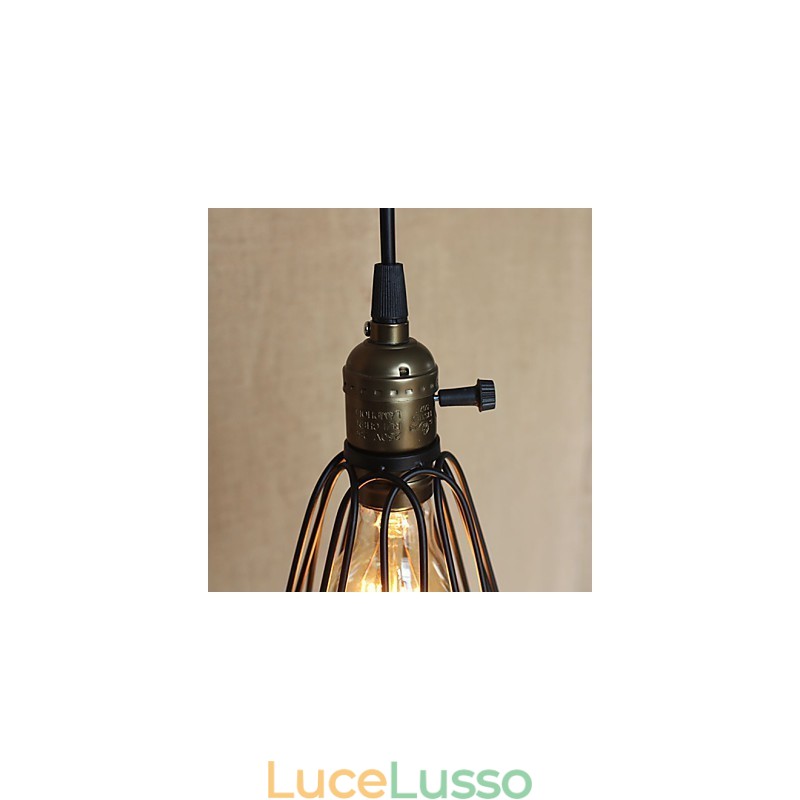 L'industria rurale americana ha assunto un singolo capo per un piccolo lampadario in ferro creativo