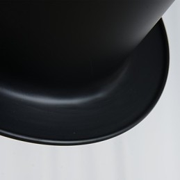 Lampada a sospensione in metallo con verniciatura retrò per garage