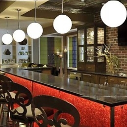 Lampadario decorativo a forma di palla di vetro bianco contratto