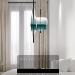 Lampada a sospensione moderna e contemporanea con paralume in vetro e colori sfumati