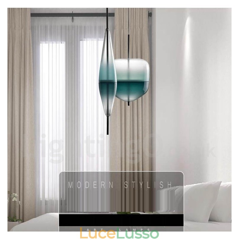 Lampada a sospensione moderna e contemporanea con paralume in vetro e colori sfumati