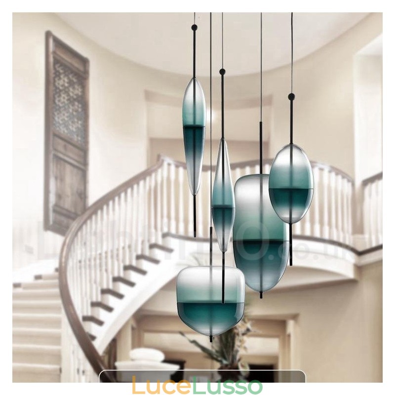 Lampada a sospensione moderna e contemporanea con paralume in vetro e colori sfumati