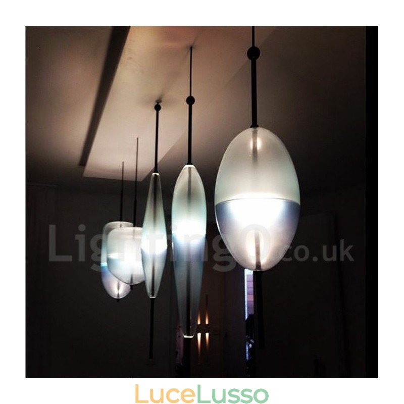 Lampada a sospensione moderna e contemporanea con paralume in vetro e colori sfumati
