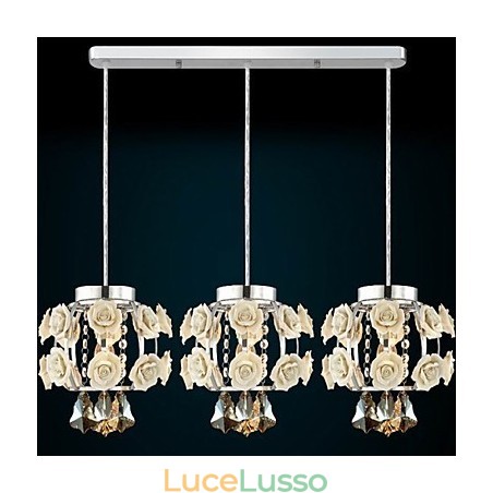 Lampadario a sospensione con fiori e cristalli Lampadario a sospensione con fiori e cristalli