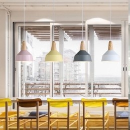 Lampada a sospensione moderna contemporanea in legno e metallo multicolore