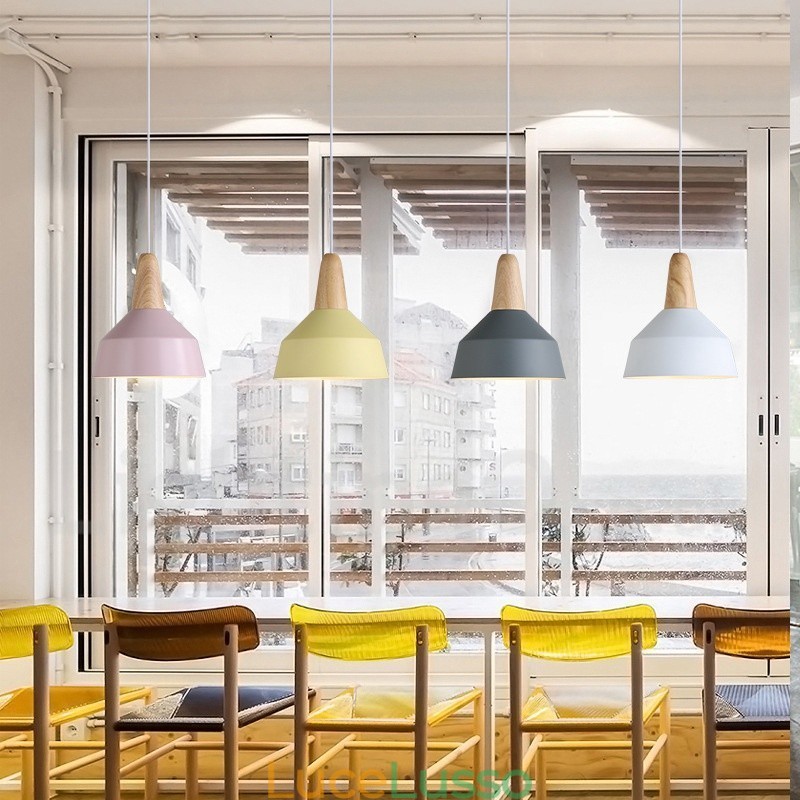 Lampada a sospensione moderna contemporanea in legno e metallo multicolore