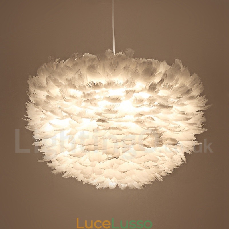 Lampada a sospensione con piuma bianca