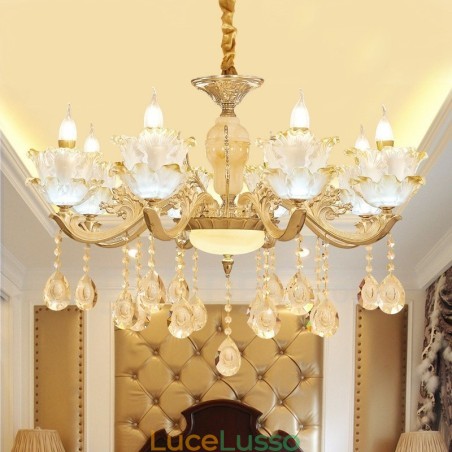 Lampadario tradizionale classico in metallo integrato a 8 luci Lampadario tradizionale classico in metallo integrato a 8 luci