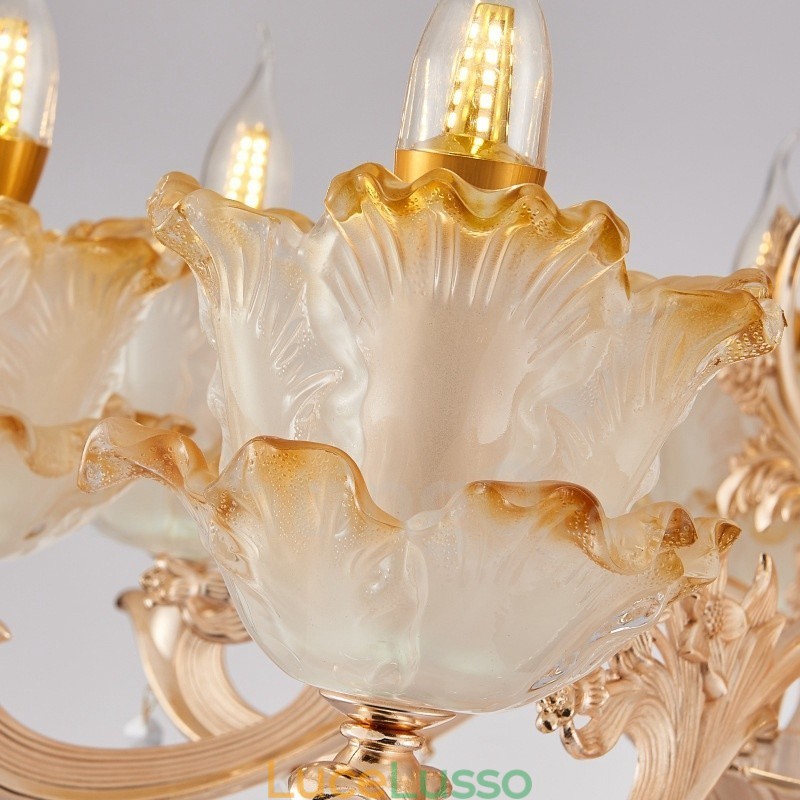 Lampadario tradizionale classico in metallo integrato a 8 luci