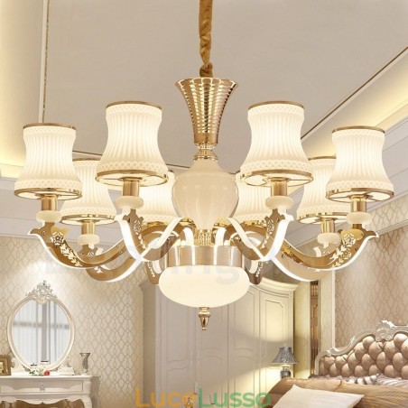 Lampadario tradizionale classico in metallo integrato a 8 luci Lampadario tradizionale classico in metallo integrato a 8 luci