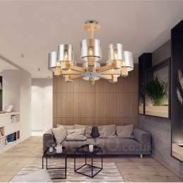 Lampadario moderno in stile nordico contemporaneo in legno chiaro con paralume in vetro