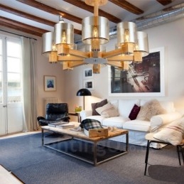 Lampadario moderno in stile nordico contemporaneo in legno chiaro con paralume in vetro