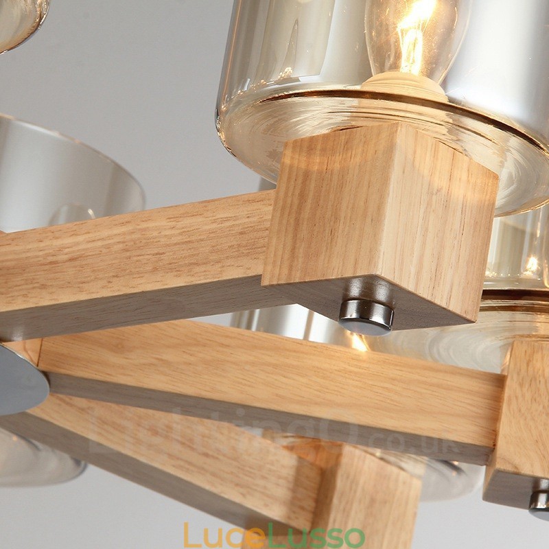 Lampadario moderno in stile nordico contemporaneo in legno chiaro con paralume in vetro