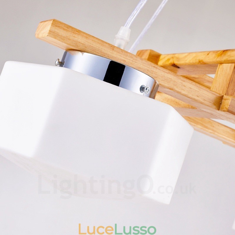 Lampada a sospensione moderna in stile nordico contemporaneo in legno chiaro con paralume in vetro