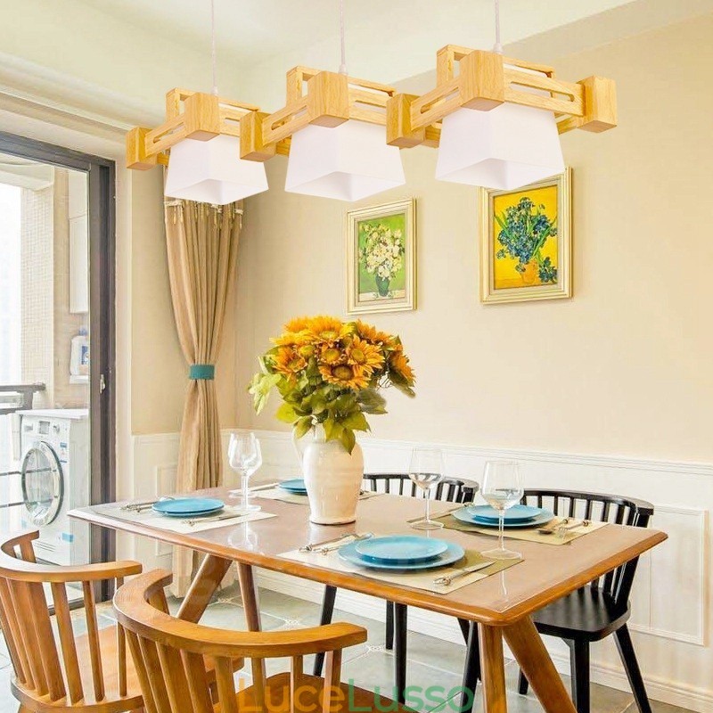 Lampada a sospensione moderna in stile nordico contemporaneo in legno chiaro con paralume in tessuto