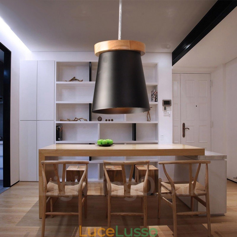 1 lampada a sospensione moderna in stile nordico contemporaneo in legno chiaro con paralume in ferro